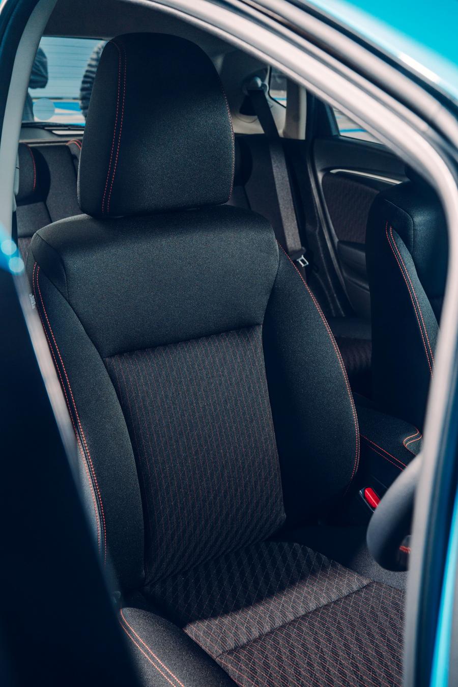 Интерьер Honda Jazz Sport 2018 года  (UK) (фото 8 из 40)